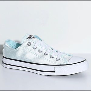 Velvet light blue converse
